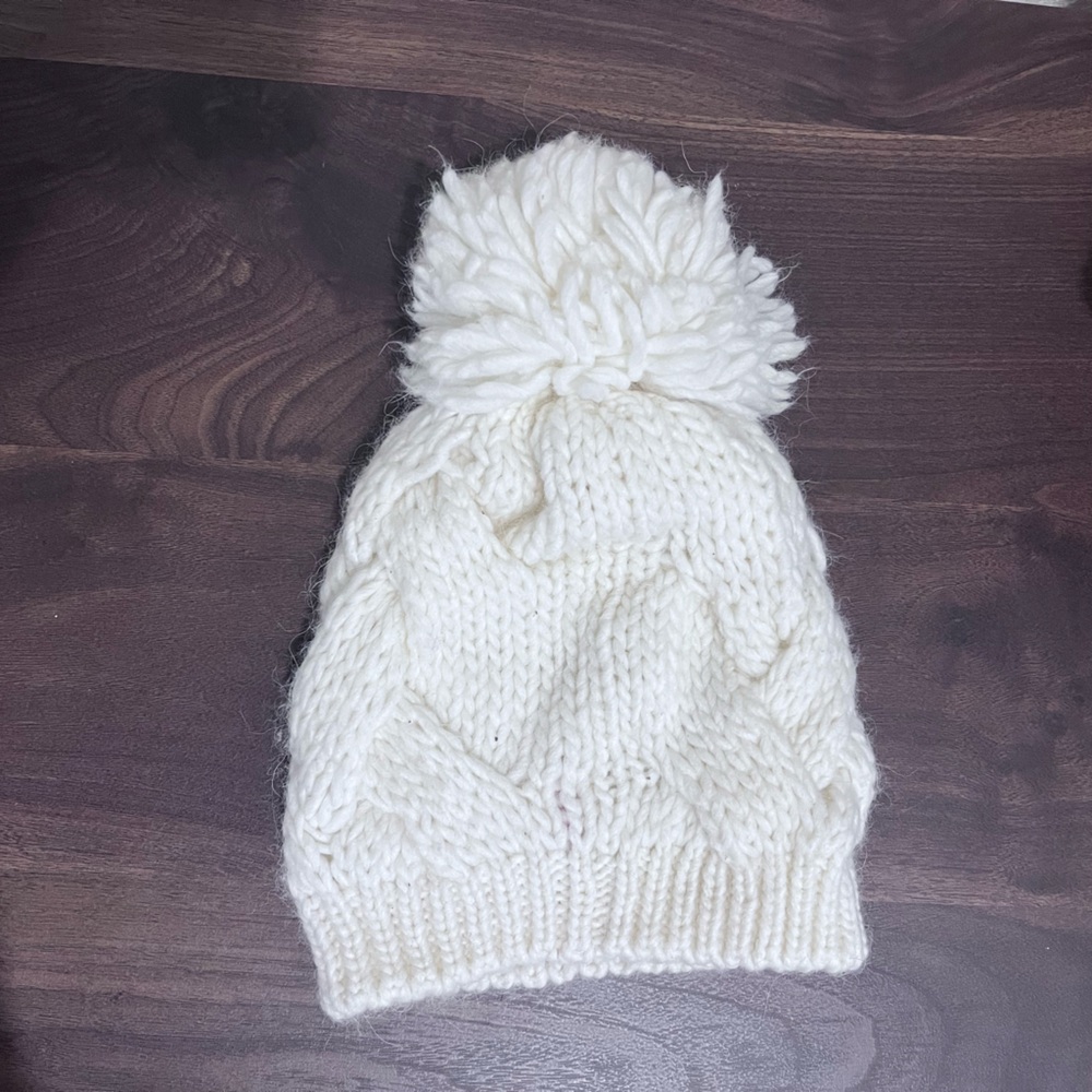 Cozy White Knit Pom-Pom Beanie